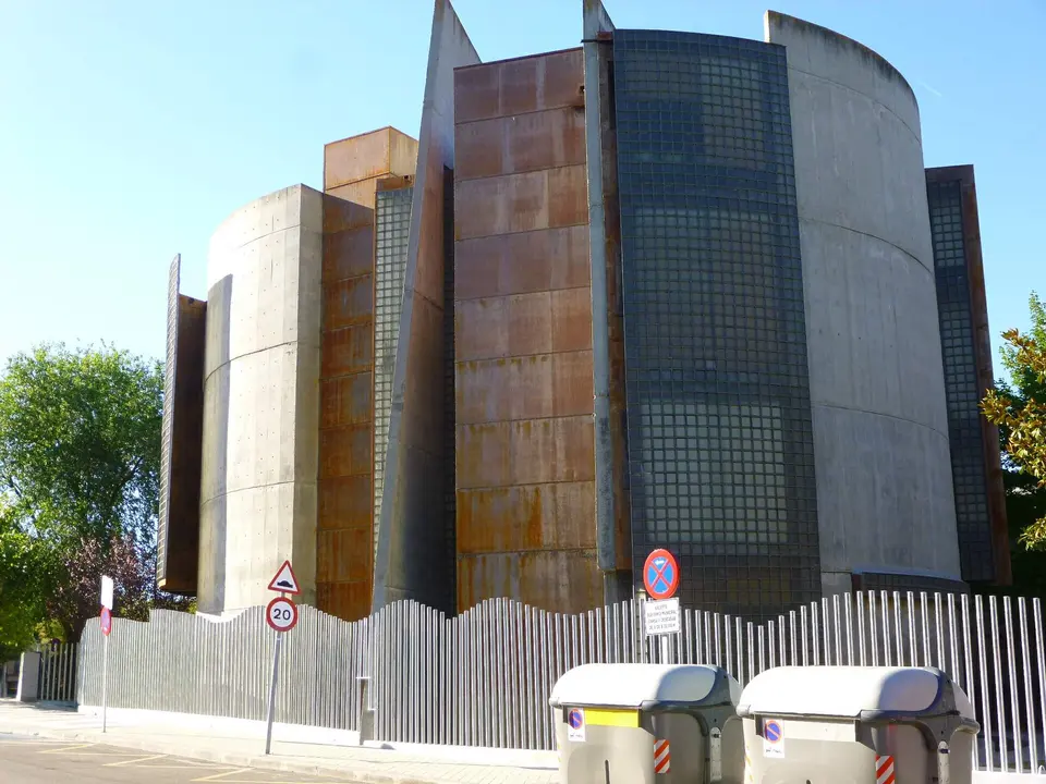 Fachada de acero y hormigón del Auditorio Alfredo Kraus