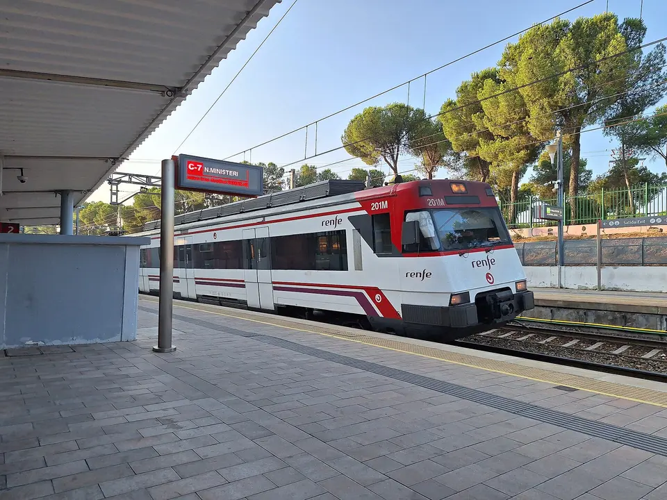 Tren de Cercanías parado en Majadahonda