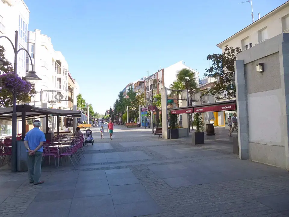 La Gran Vía peatonal con terrazas y jardineras