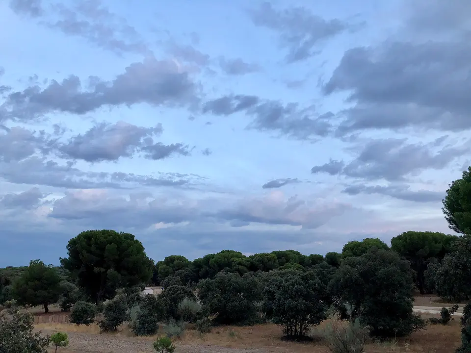 Cielo de nubes sobre el Monte del Pilar
