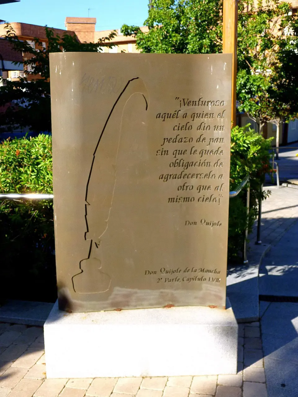 Monumento con texto de Don Quijote en Majadahonda